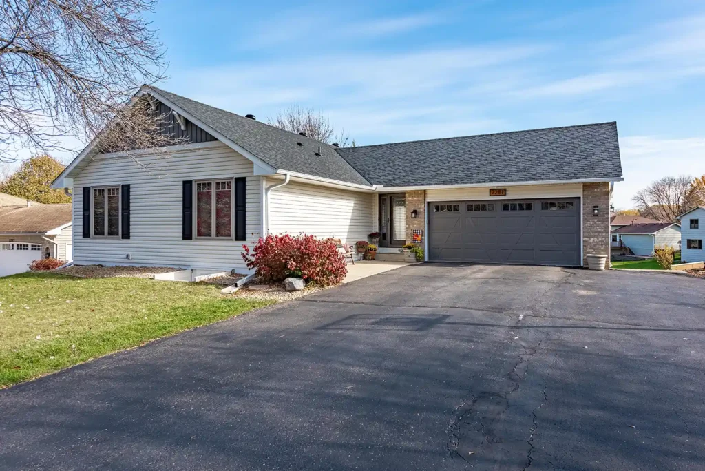 chanhassen-exterior-hoppe-a8-11